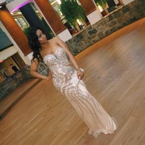 PROM QUEEN DRESS (4-6) ‼️ SOLD ‼️